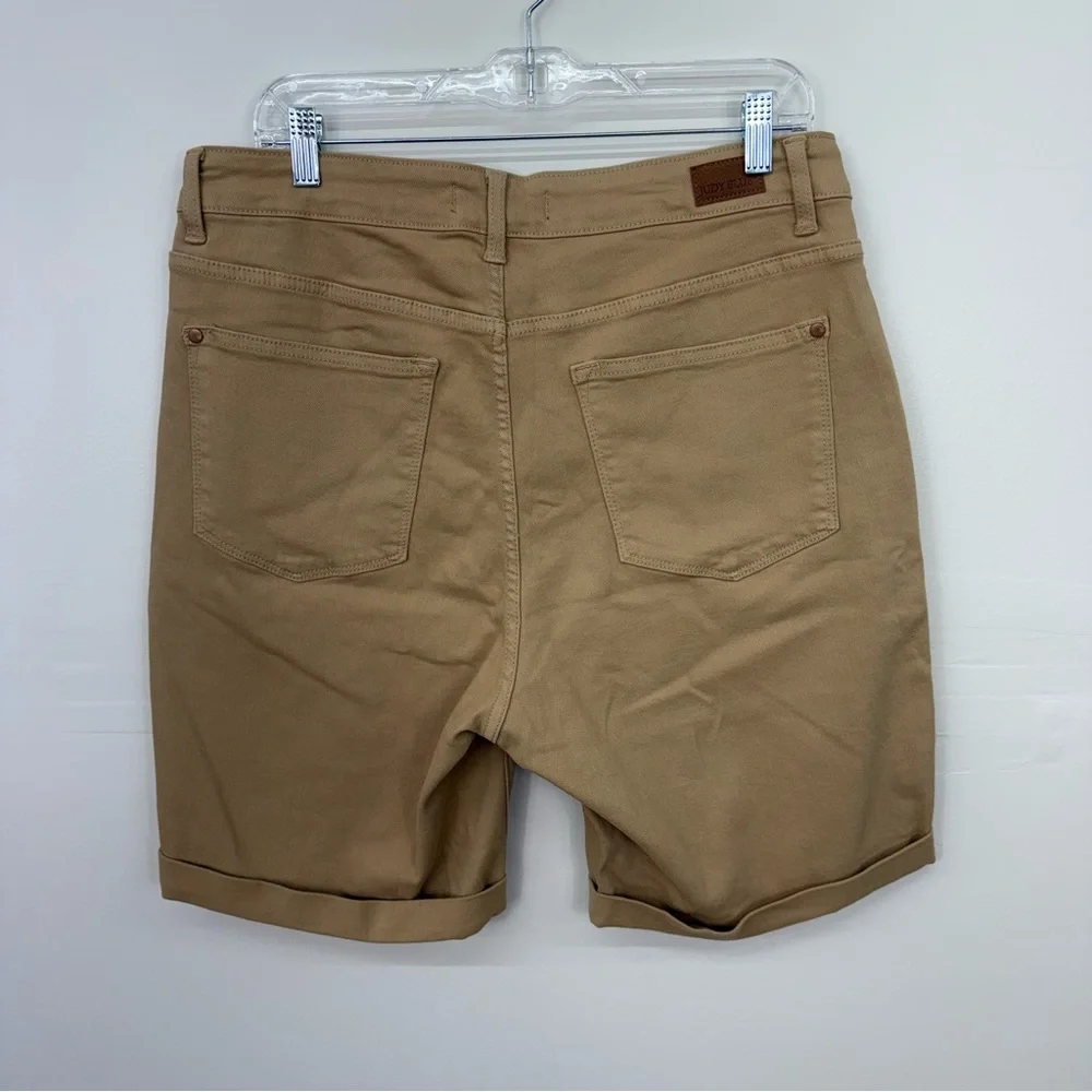Judy Blue Women's Tan Bermuda Shorts B28 - Picture 5 of 6